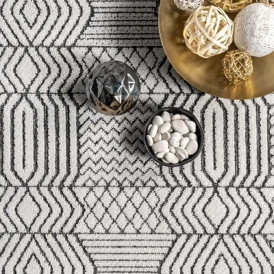 NuLOOM Valerie Textured Geometric Indoor/Outdoor Patio Area Rug 5 NuLOOM Valerie Textured Geometric Indoor/Outdoor Patio Area Rug - Image 5