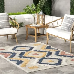 NuLOOM Valen Raised Geometric Indoor/Outdoor Patio Area Rug