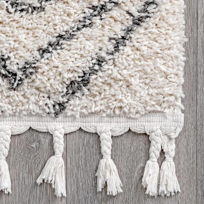 NuLOOM Serena Diamond Trellis Tassel Area Rug 2 NuLOOM Serena Diamond Trellis Tassel Area Rug - Image 2