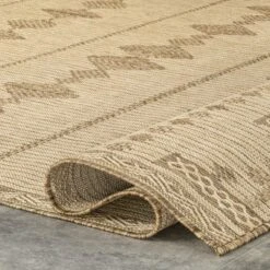 NuLOOM Alexandra Aztec Indoor And Outdoor Area Rug -Nuloom GUEST 323bfa0d 69b8 4463 97c8 97aea55b5cc4