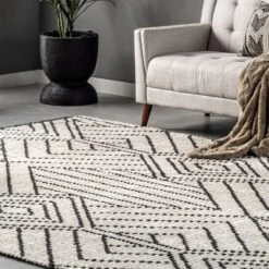 NuLOOM Tatiana Soft Shaggy Textured Modern Diamond Fringe Area Rug -Nuloom GUEST 41a0bd9e 444b 4976 a4b0 a1657a181d0e