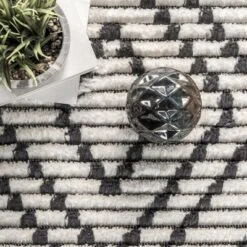 NuLOOM Tatiana Soft Shaggy Textured Modern Diamond Fringe Area Rug -Nuloom GUEST 429508a4 0e35 43da 95c2 10c7d3a0e0aa