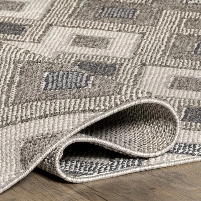NuLOOM Kris Transitional Diamond Indoor/Outdoor Patio Area Rug 3 NuLOOM Kris Transitional Diamond Indoor/Outdoor Patio Area Rug - Image 3
