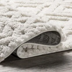 NuLOOM Akia Lattice High/Low Tassel Aea Rug -Nuloom GUEST 5da61e7a 42a3 4841 a0a6 6c3921e88f5d