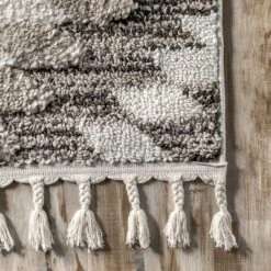 NuLOOM Adelade Aztec High Low Shaggy Tassel Area Rug -Nuloom GUEST 7b38ead9 36b6 4d45 8a91 e792b11c1365