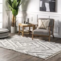 NuLOOM Fleur Geometric High/Low Tassel Area Rug