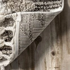 NuLOOM Adelade Aztec High Low Shaggy Tassel Area Rug -Nuloom GUEST a7027c21 7465 4276 b8ac b4900cd14180