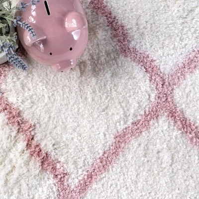 NuLOOM Nelda Trellis Kids Shag Area Rug 5 NuLOOM Nelda Trellis Kids Shag Area Rug - Image 5