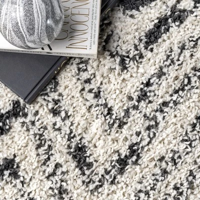 NuLOOM Amanda Moroccan Chevron Tassel Area Rug 5 NuLOOM Amanda Moroccan Chevron Tassel Area Rug - Image 5