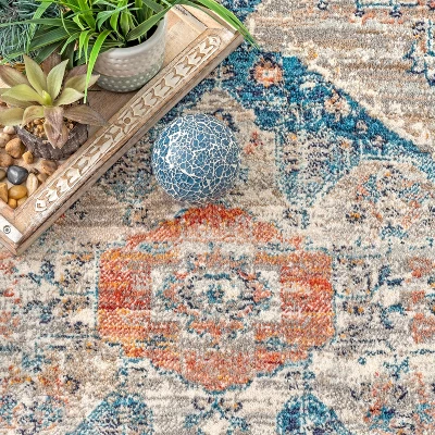 NuLOOM Brynn Petalled Medallion Area Rug 5 NuLOOM Brynn Petalled Medallion Area Rug - Image 5