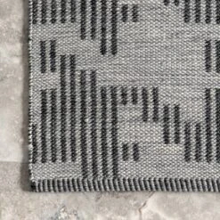 NuLOOM Resi Geometric Striped Indoor/Outdoor Patio Area Rug -Nuloom GUEST cb544c5d 4b52 4bd8 9cb4 f244b46de556